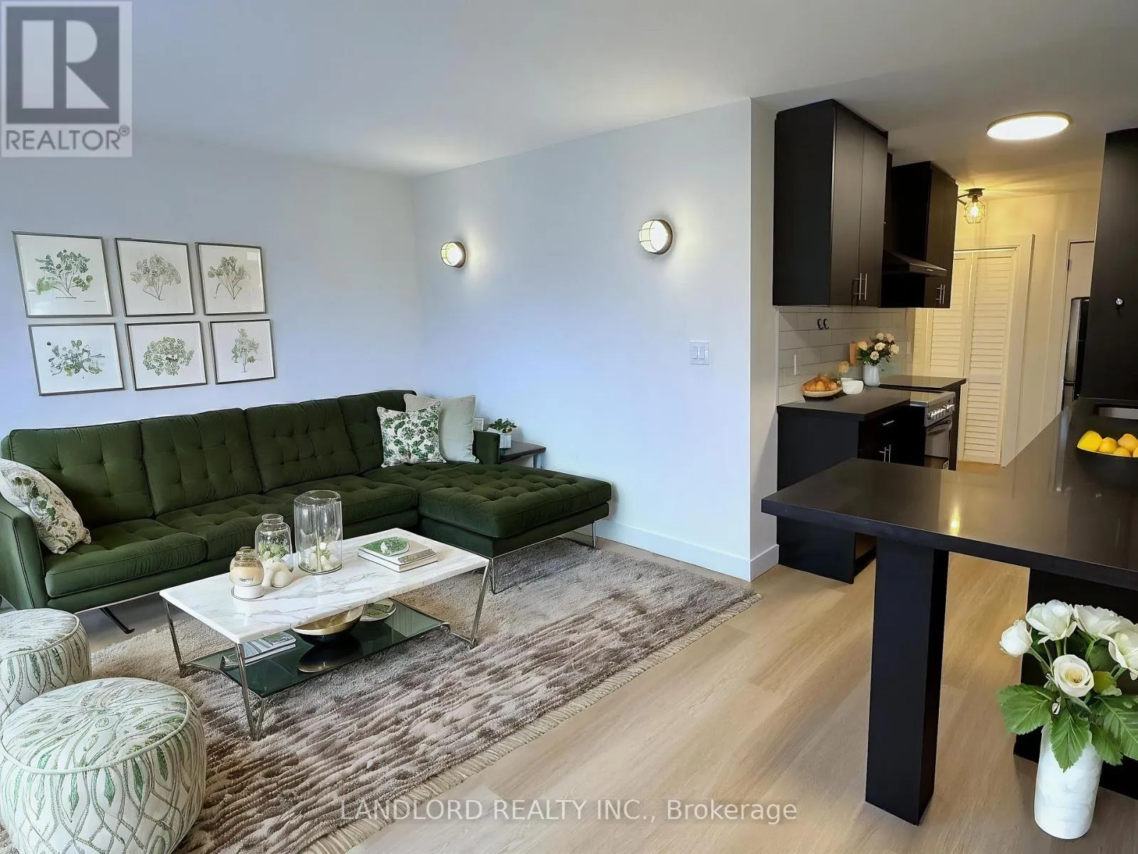 Other for rent: 401 - 420 Eglinton Avenue E, Toronto, Ontario M4P 1L8