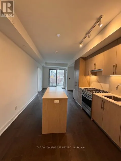 Apartment for rent: 401 - 8 Manor Road W, Toronto, Ontario M4S 0E6