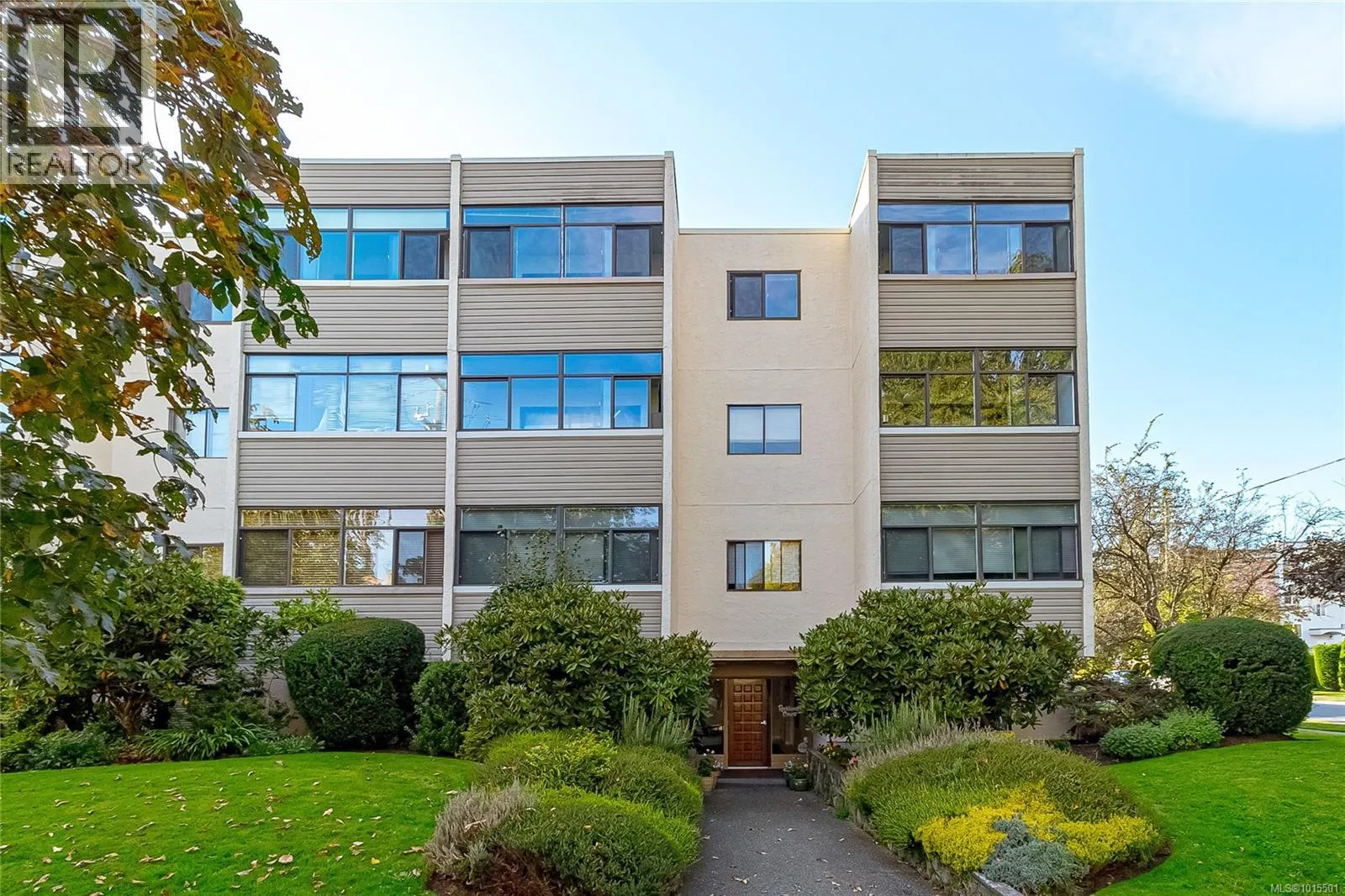 Apartment for rent: 401 924 Cook St, Victoria, British Columbia V8Z 3Z3