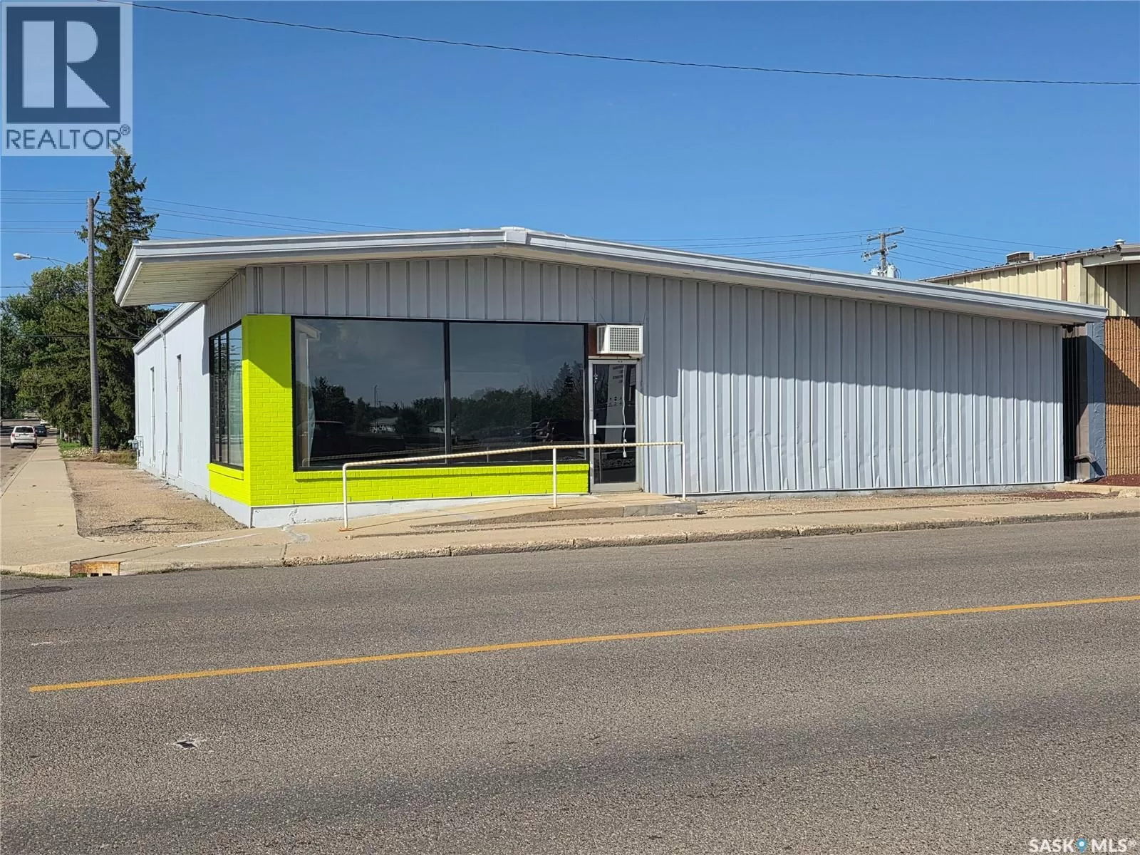 Retail for rent: 401 North Railway Street E, Swift Current, Saskatchewan S9H 1C7