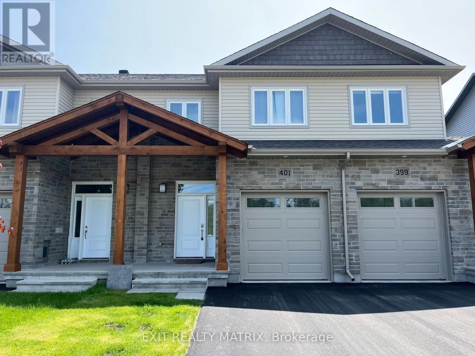 Row / Townhouse for rent: 401 Voyageur Place, Russell, Ontario K0A 1W1