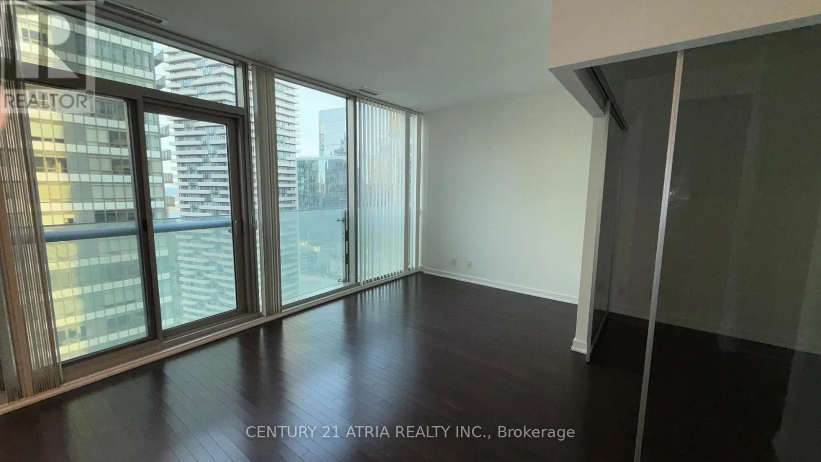 Apartment for rent: 4012 - 14 York Street, Toronto, Ontario M5J 0B1