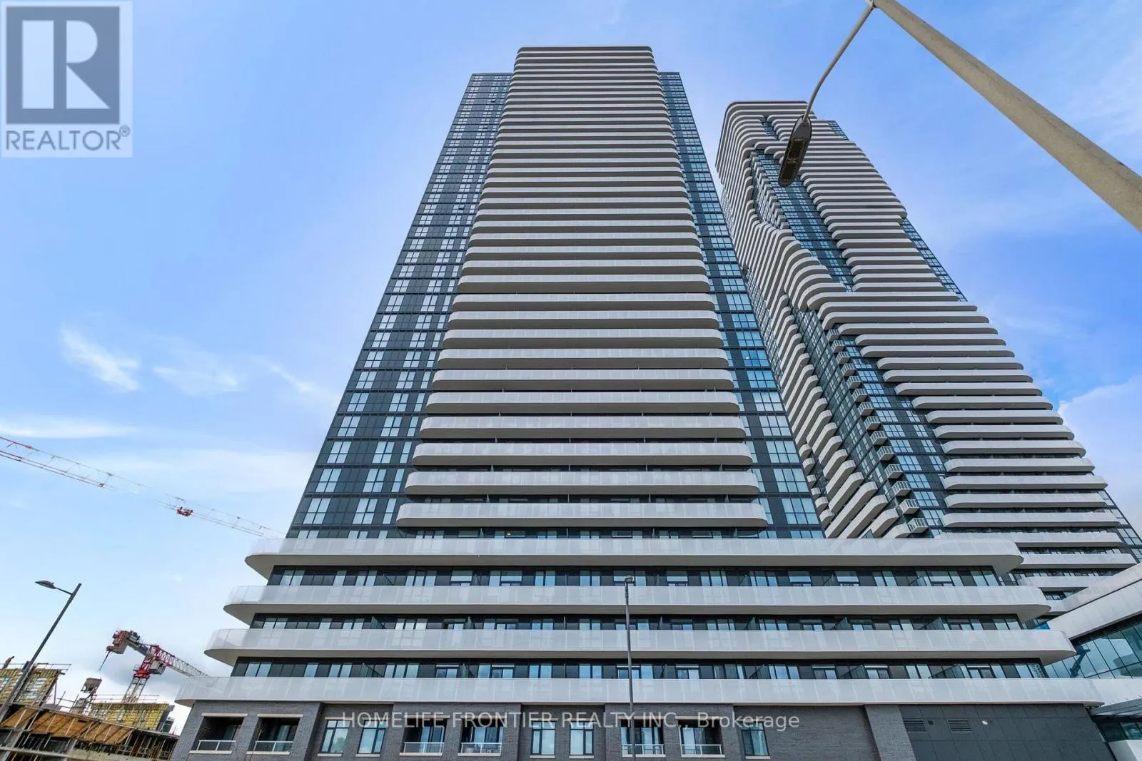 Apartment for rent: 4015 - 28 Interchange Way, Vaughan, Ontario L4K 0P8