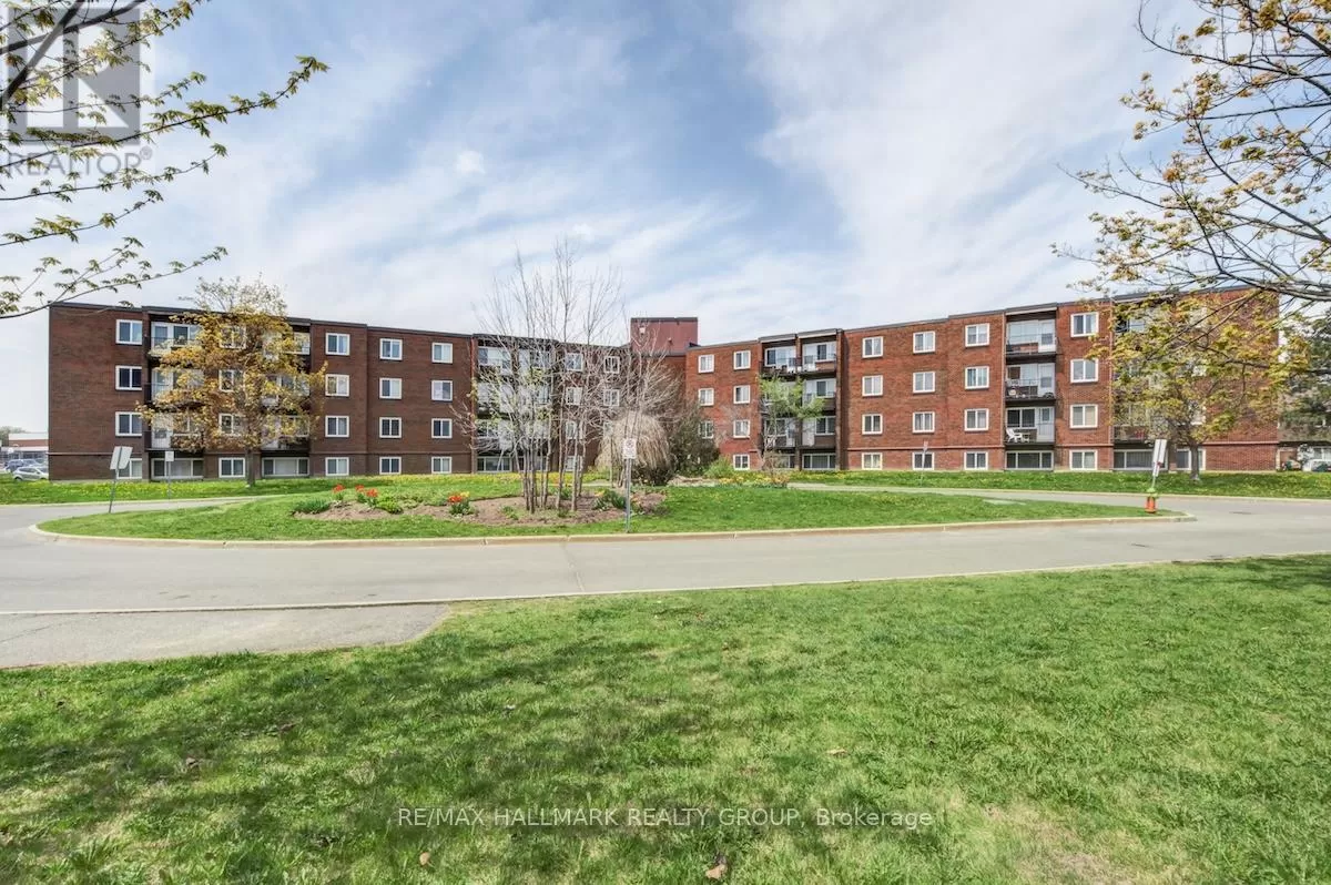 Apartment for rent: 401c - 2041 Arrowsmith Drive, Ottawa, Ontario K1J 7V7