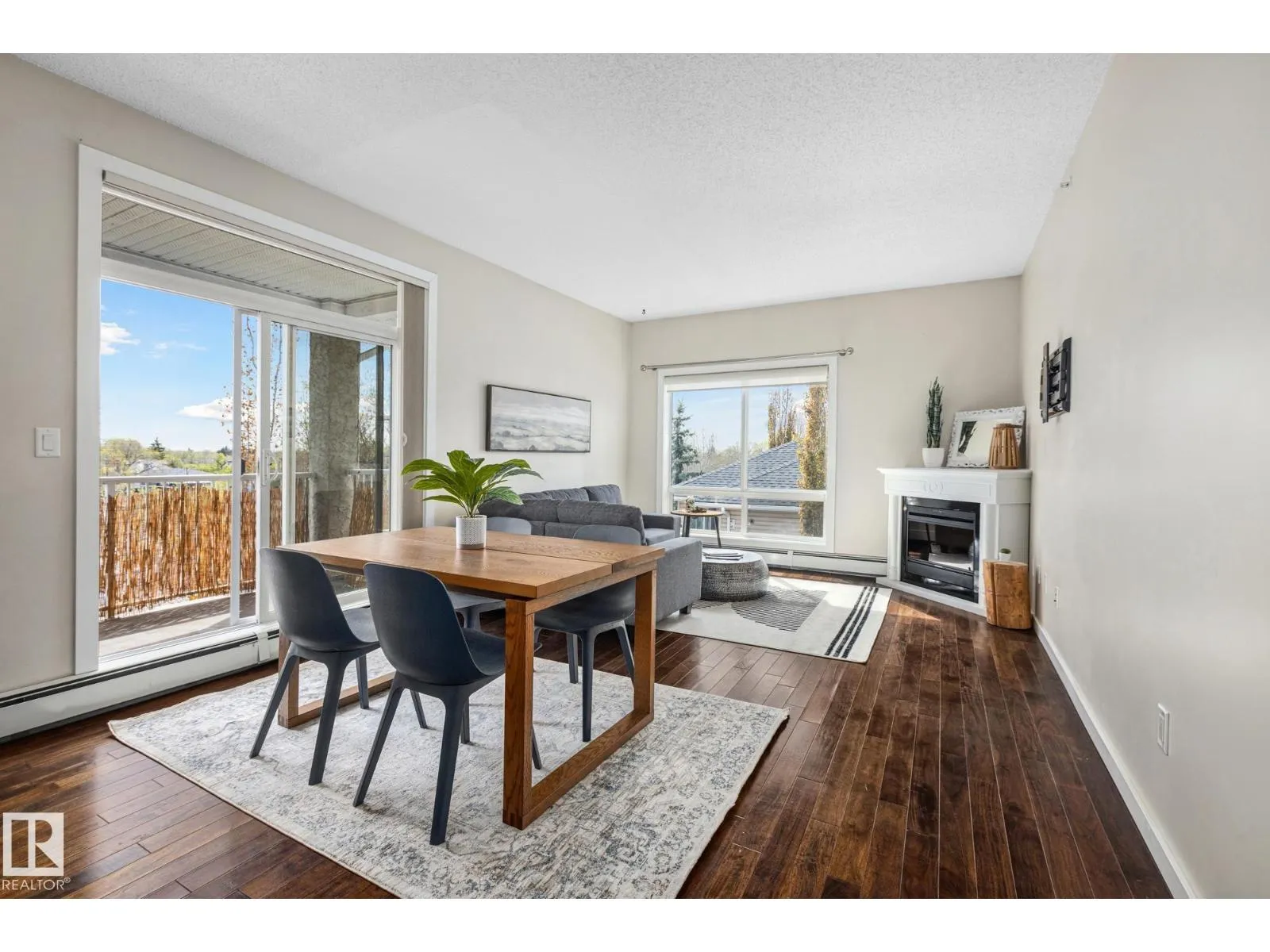 Apartment for rent: #402 10524 77 Av Nw, Edmonton, Alberta T6E 1N1