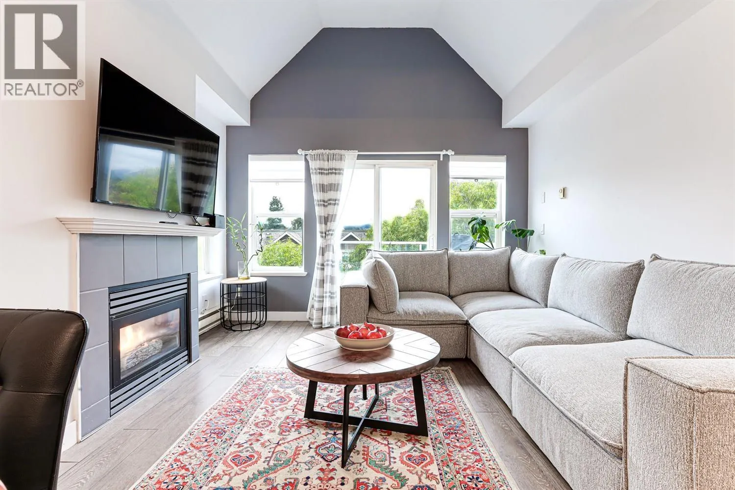 Apartment for rent: 402 1558 Grant Avenue, Port Coquitlam, British Columbia V3B 1P2