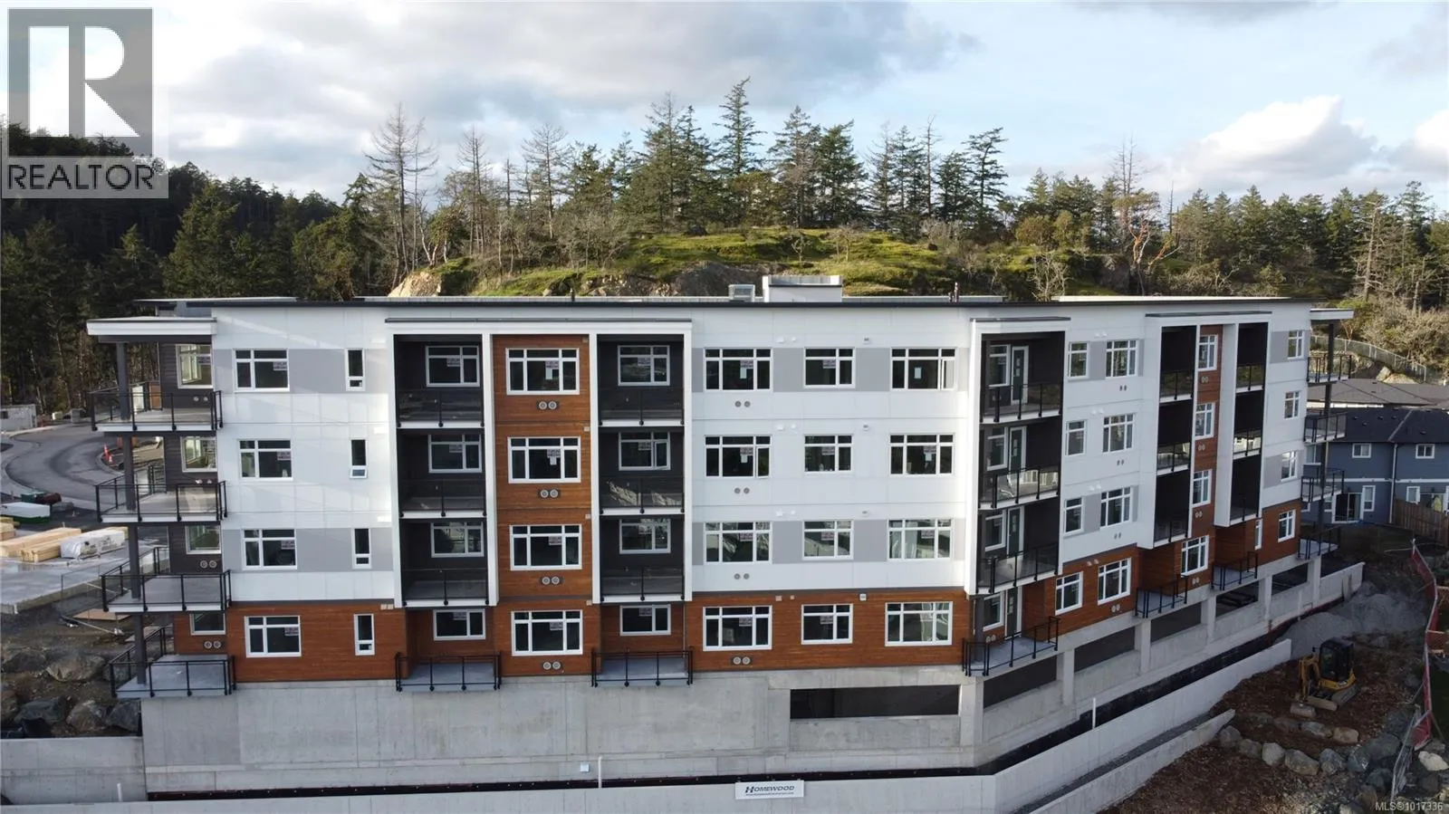 Apartment for rent: 402 2000 West Park Lane, View Royal, British Columbia V9B 3R7