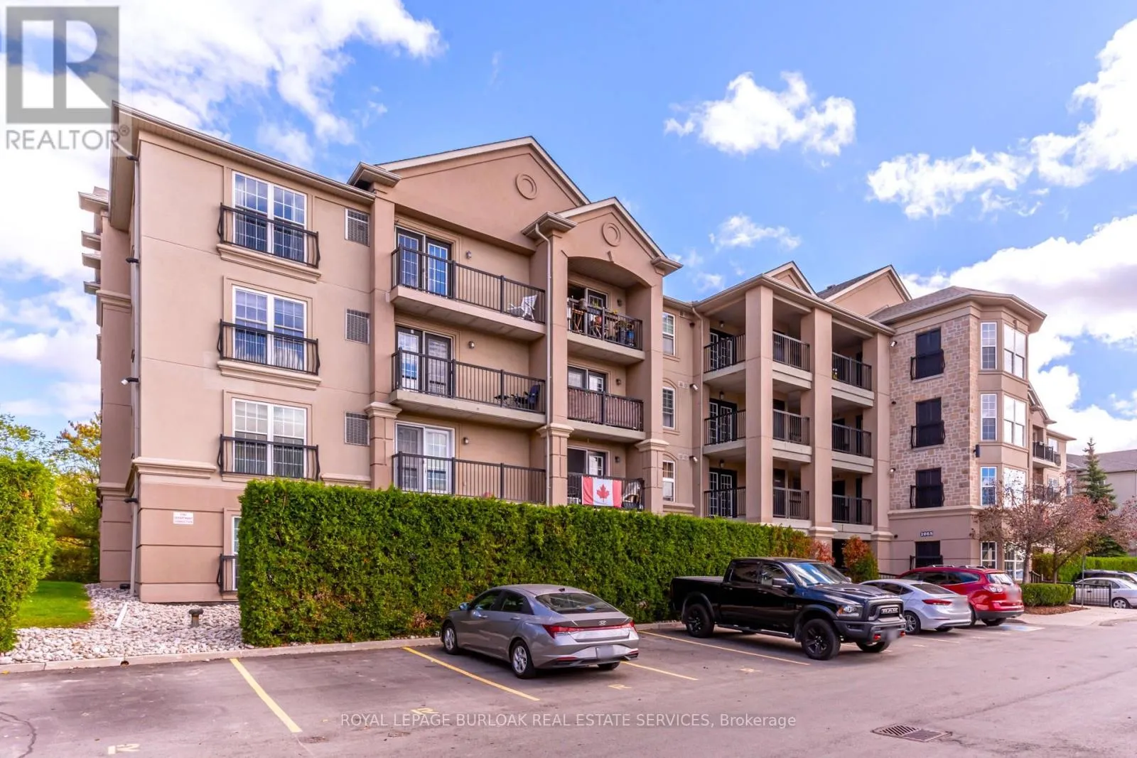 Apartment for rent: 402 - 2065 Appleby Line, Burlington, Ontario L7L 7H2