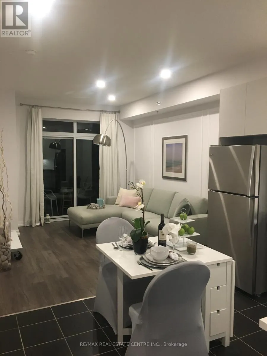 Apartment for rent: 402 - 2490 Old Bronte Road, Oakville, Ontario L6M 0Y5