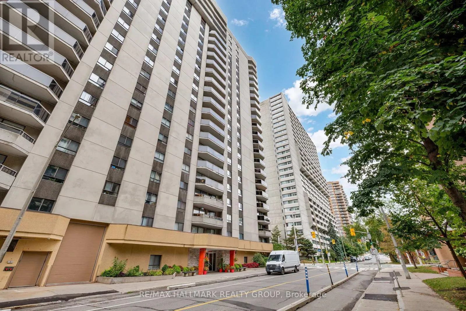 Apartment for rent: 402 - 470 Laurier Avenue W, Ottawa, Ontario K1R 7W9