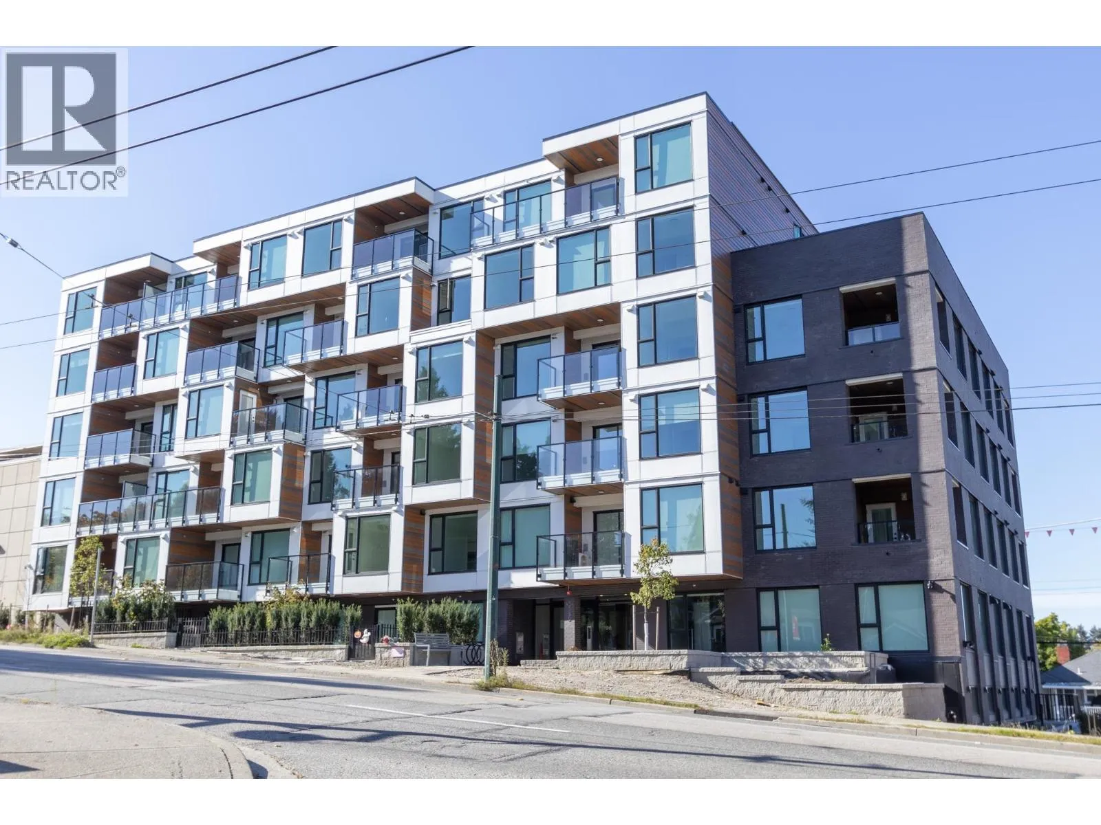 Apartment for rent: 402 5399 Joyce Street, Vancouver, British Columbia V5R 4H3