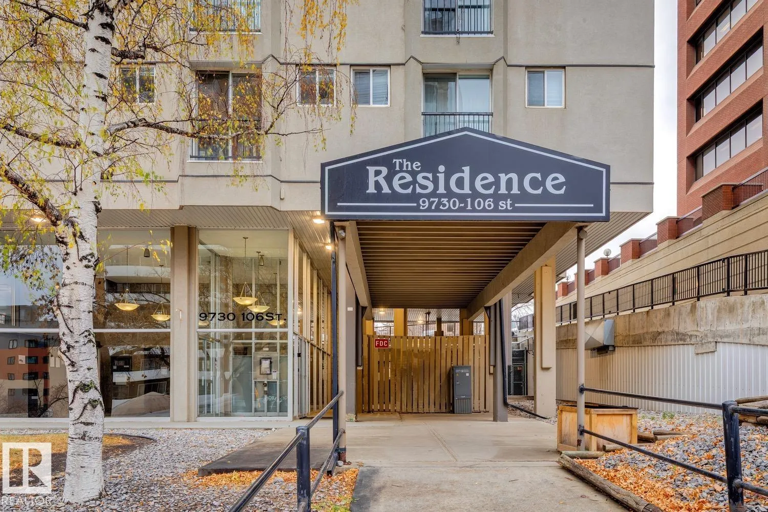 Apartment for rent: #402 9730 106 St Nw, Edmonton, Alberta T5K 1B7