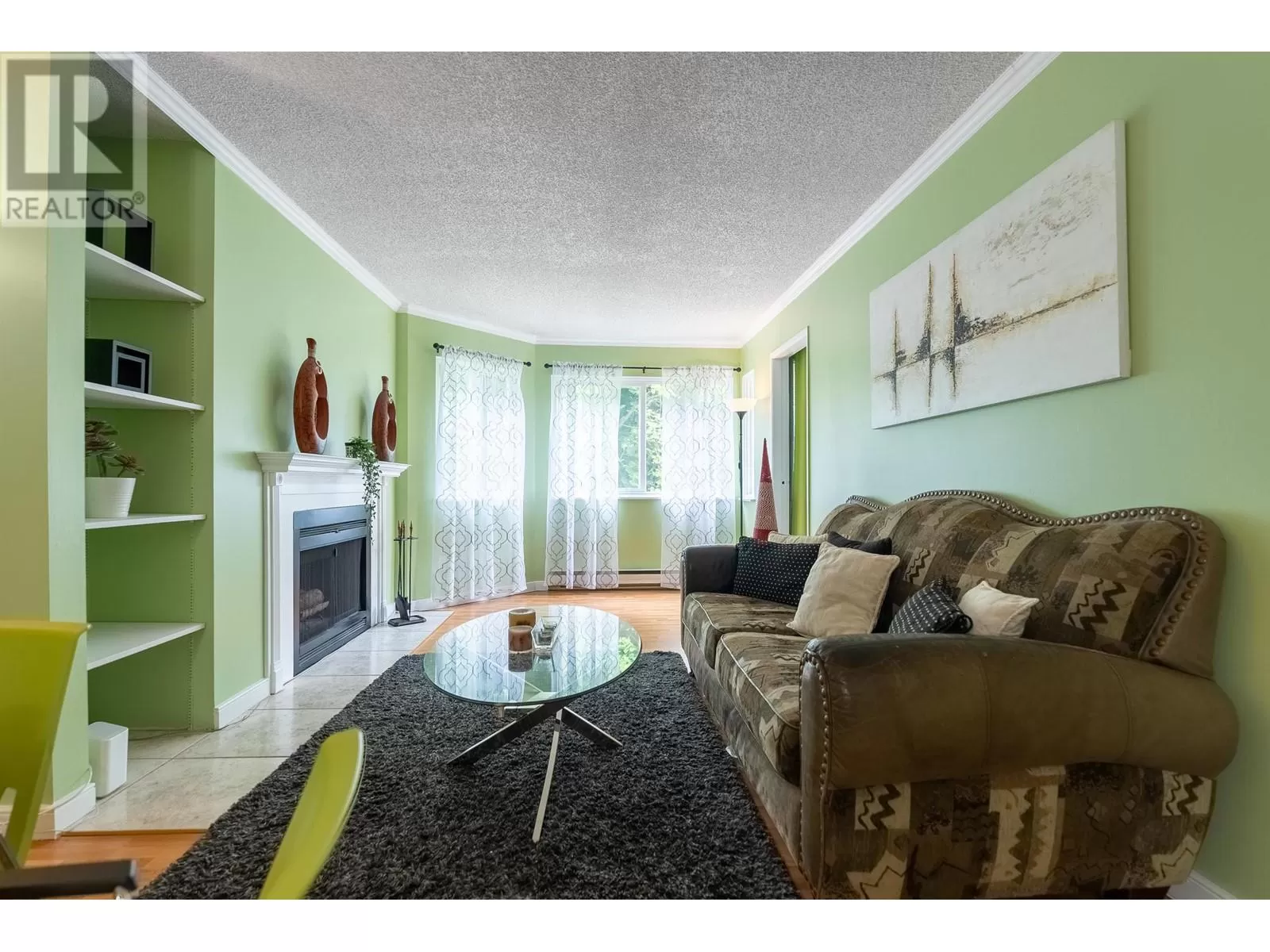 Apartment for rent: 402 9880 Manchester Drive, Burnaby, British Columbia V3N 4R3