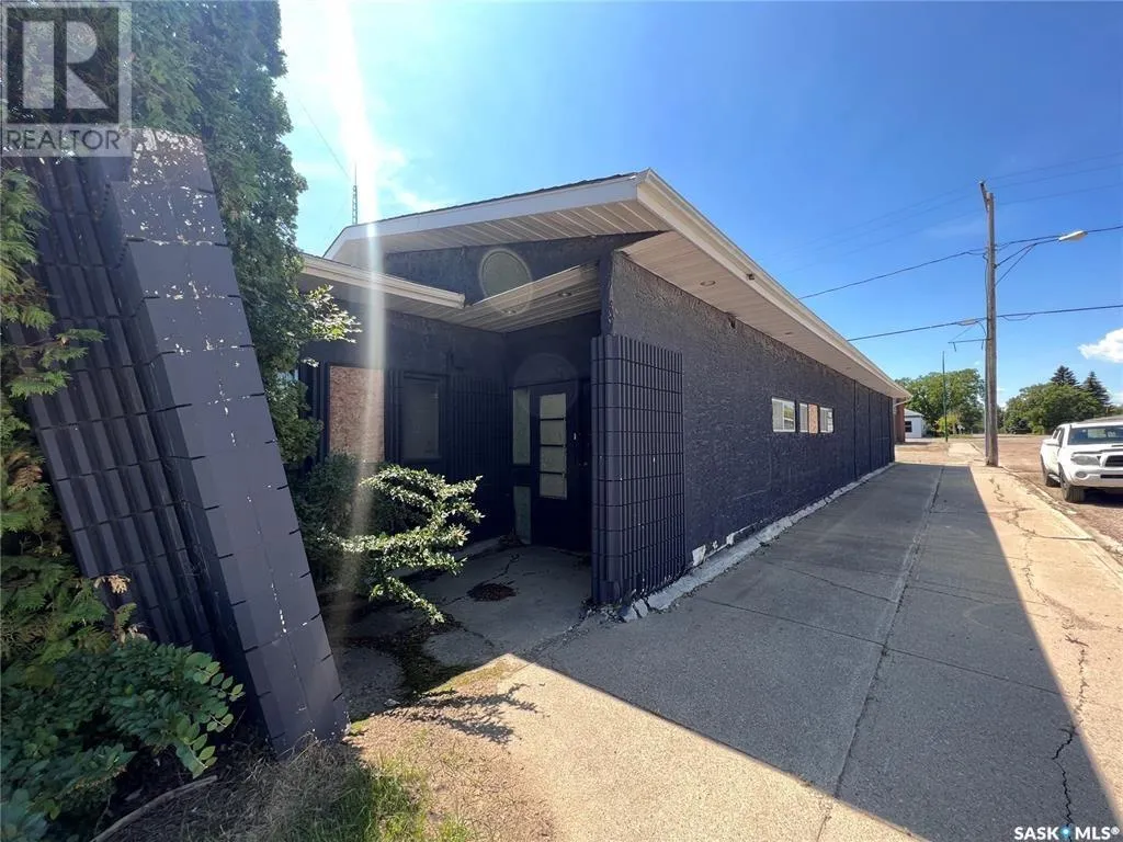 Warehouse for rent: 402 Hill Avenue, Cut Knife, Saskatchewan S9A 0N0