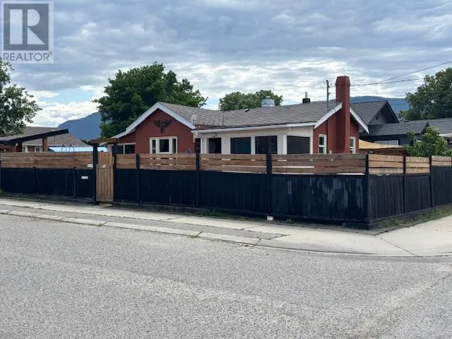 House for rent: 402 Orchard Avenue, Penticton, British Columbia V2A 1Y2