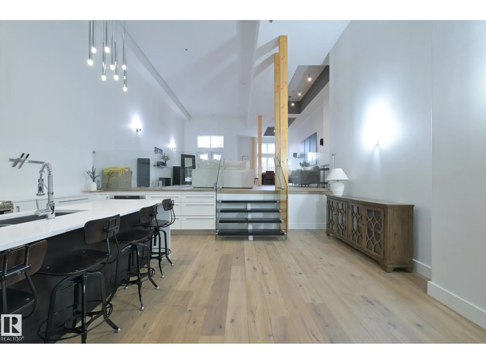 Apartment for rent: #403 10154 103 St Nw, Edmonton, Alberta T5J 0X7