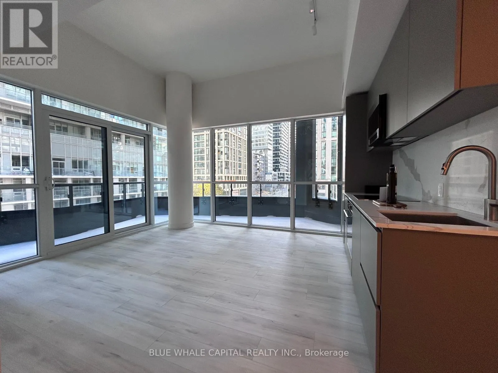 Apartment for rent: 403 - 110 Broadway Avenue, Toronto, Ontario M4P 0E9