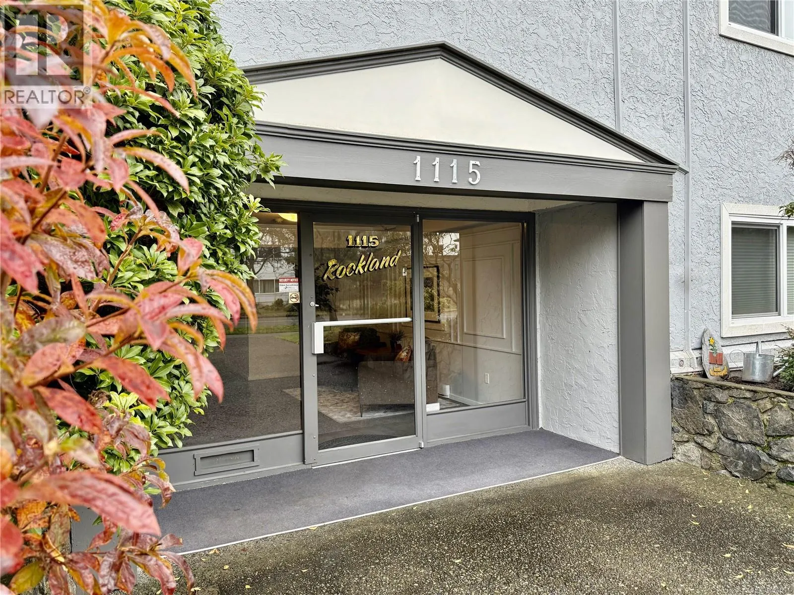 Apartment for rent: 403 1115 Rockland Ave, Victoria, British Columbia V8V 3H8