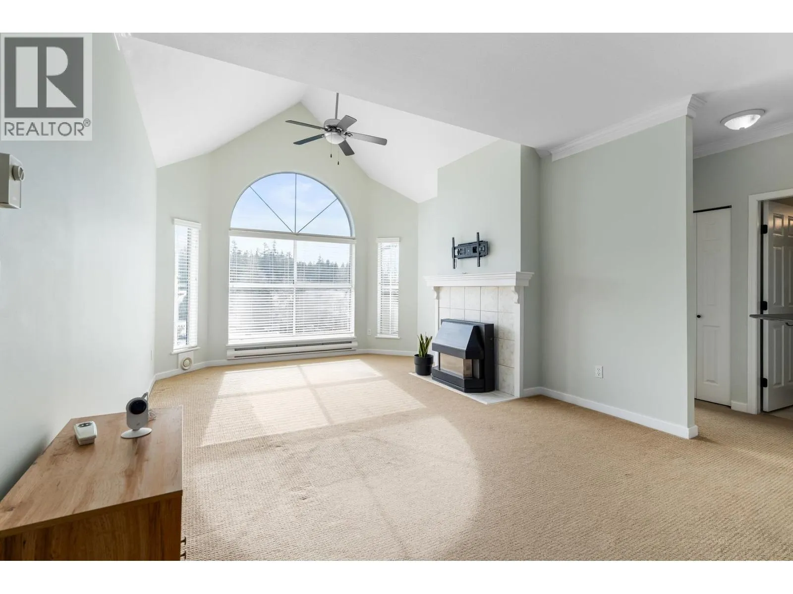 Apartment for rent: 403 12464 191b Street, Pitt Meadows, British Columbia V3Y 2P6