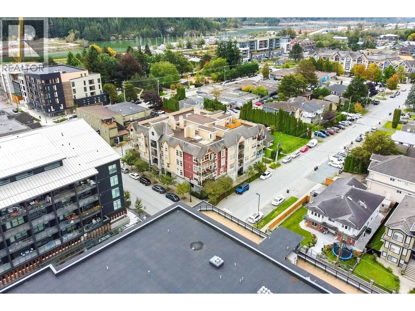 Apartment for rent: 403 1310 Victoria Street, Squamish, British Columbia V0N 3G0