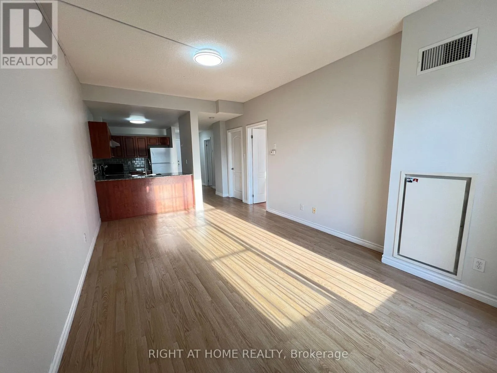 Apartment for rent: 403 - 135 James Street S, Hamilton, Ontario L8P 2Z6