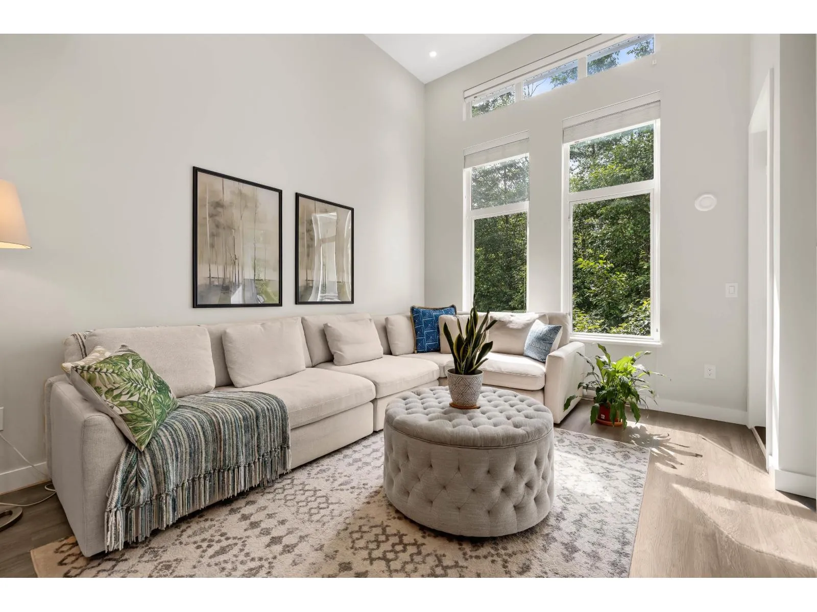 Apartment for rent: 403 15436 31 Avenue, Surrey, British Columbia V3Z 1H3