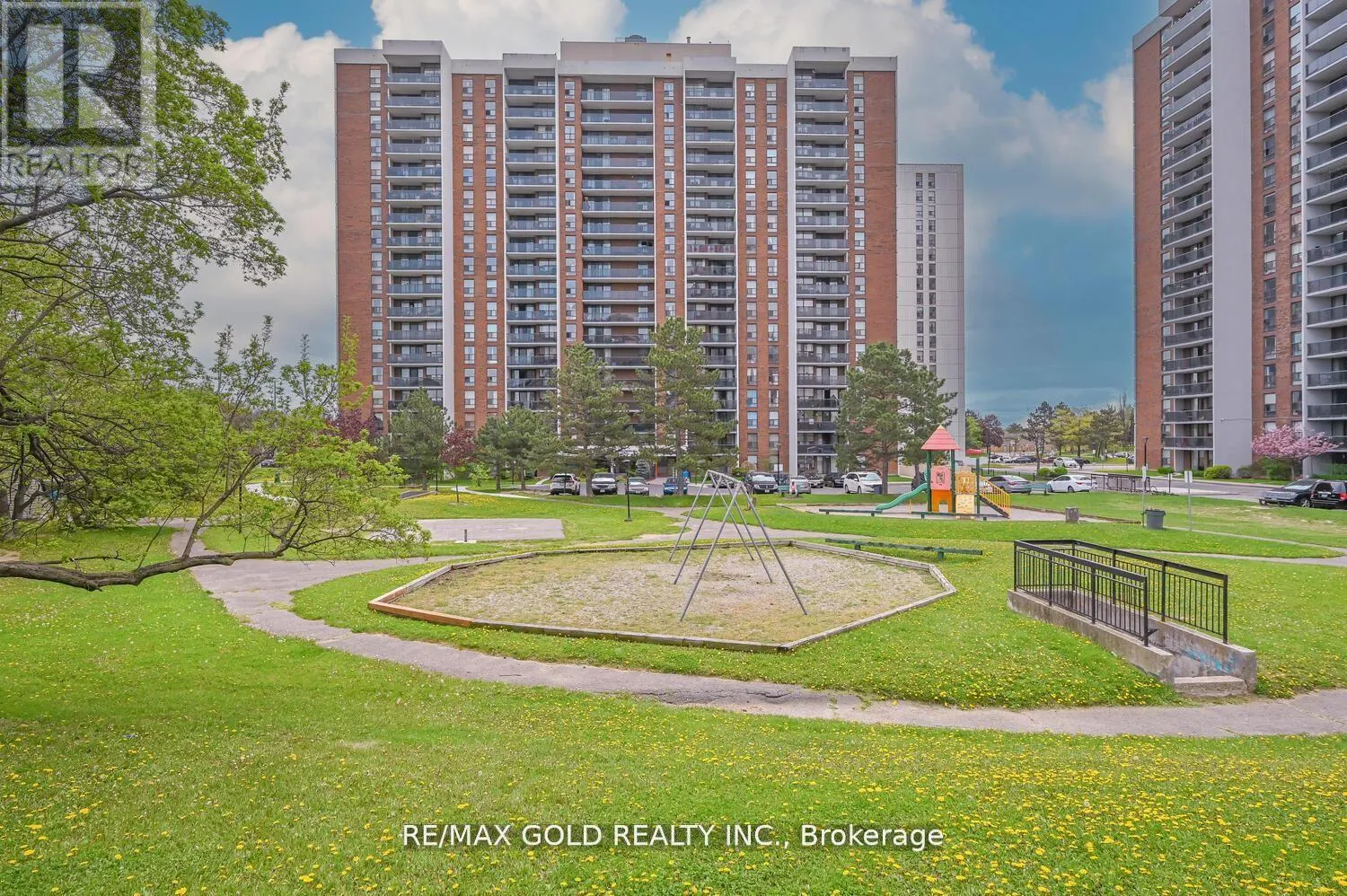 Apartment for rent: 403 - 21 Knightsbridge Road, Brampton, Ontario L6T 3Y1