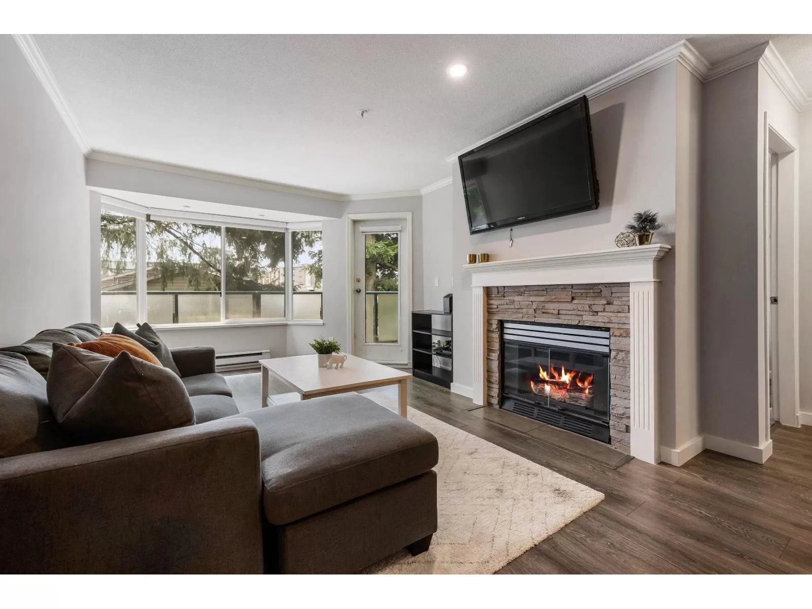 Apartment for rent: 403 2958 Trethewey Street, Abbotsford, British Columbia V2T 6P6