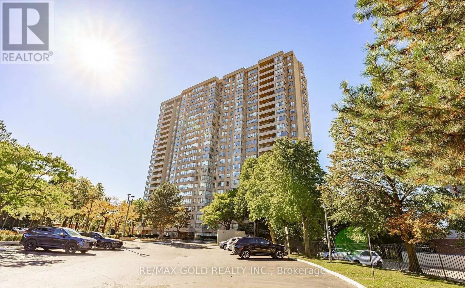 Apartment for rent: 403 - 30 Malta Avenue, Brampton, Ontario L6Y 4W6