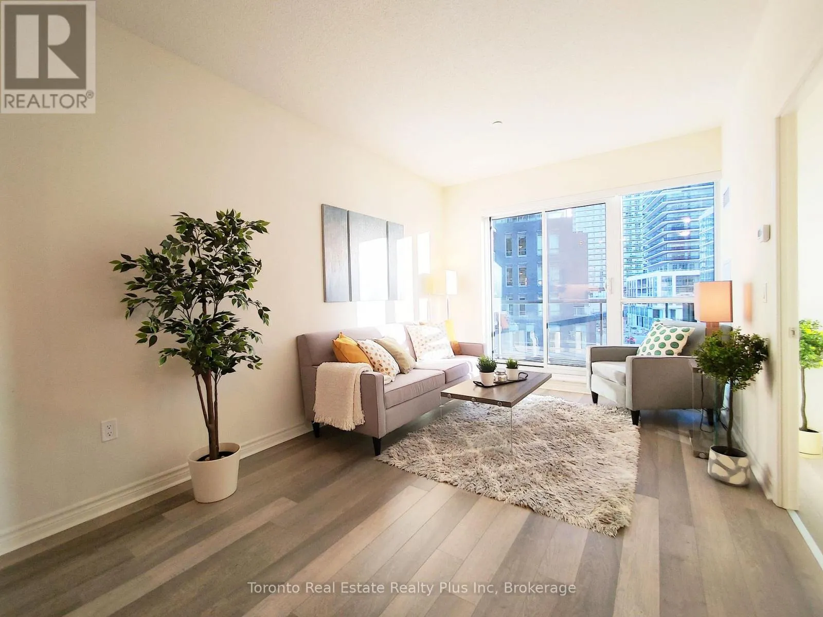 Apartment for rent: 403 - 39 Annie Craig Drive, Toronto, Ontario M8V 0H1