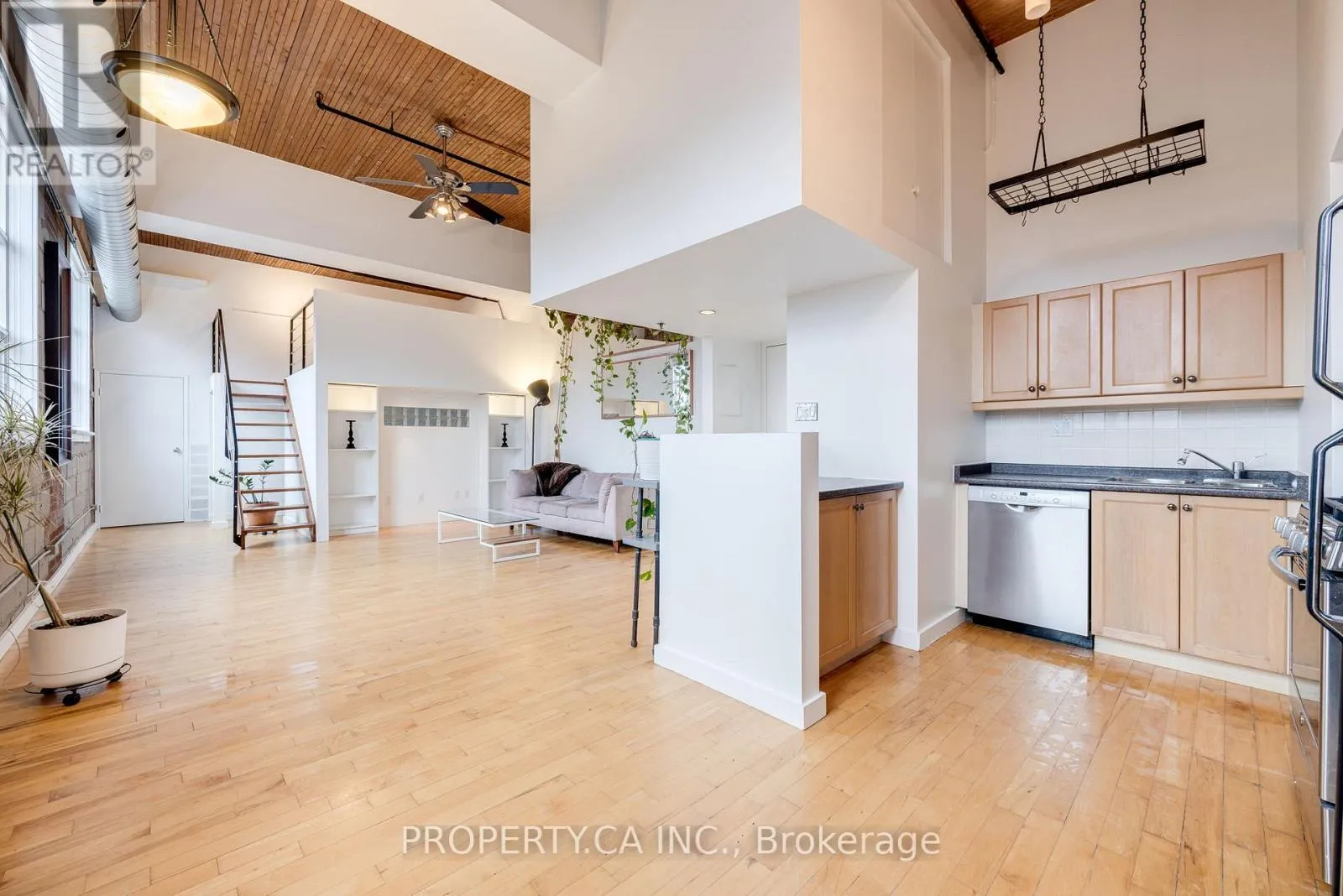 Apartment for rent: 403 - 426 Queen Street E, Toronto, Ontario M5A 1T4