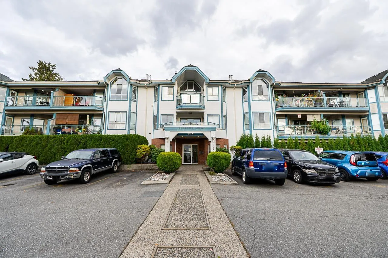 Apartment for rent: 403 5646 200 Street, Langley, British Columbia V3A 1M8