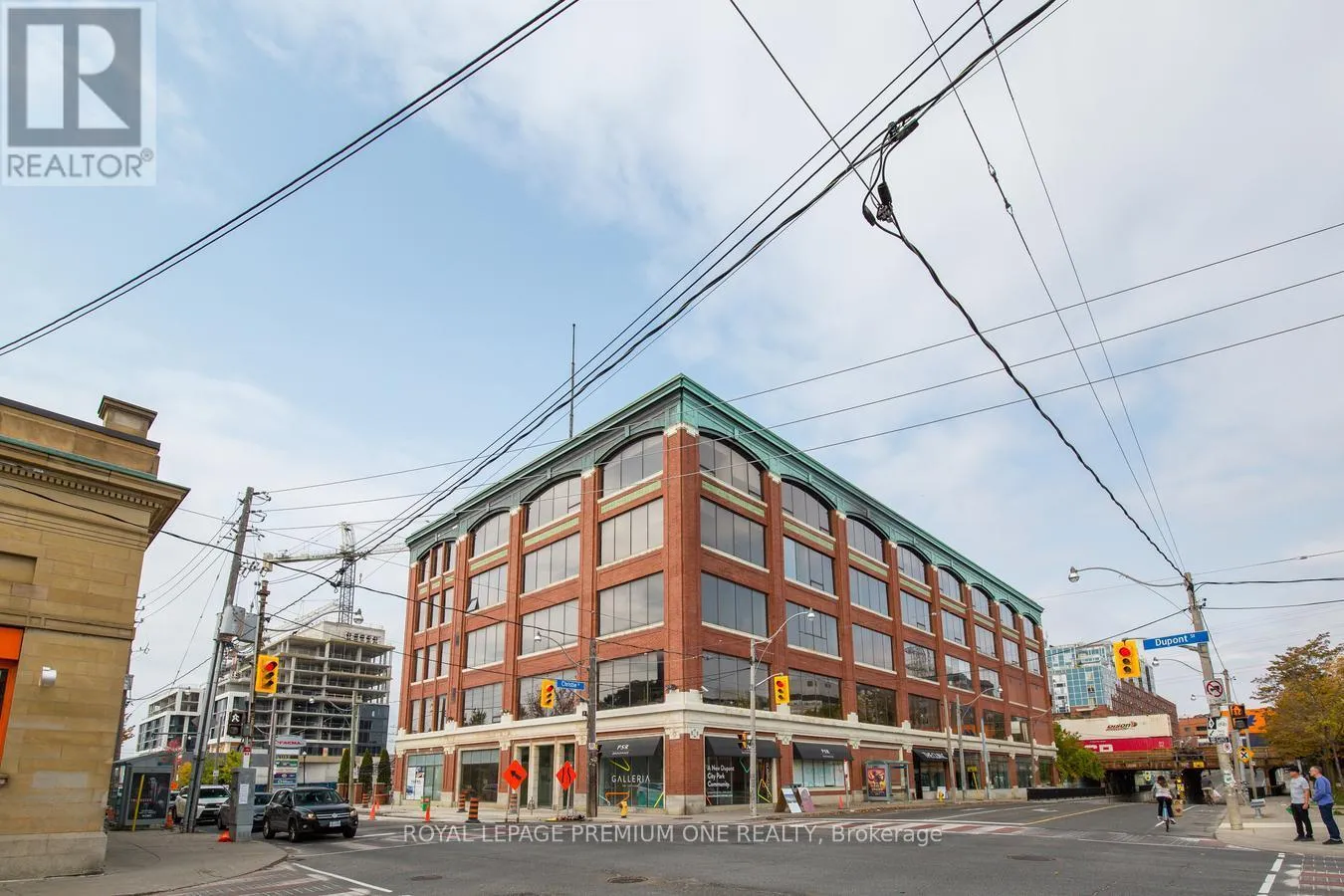 Offices for rent: 403 - 672 Dupont Street, Toronto, Ontario M6G 1Z6