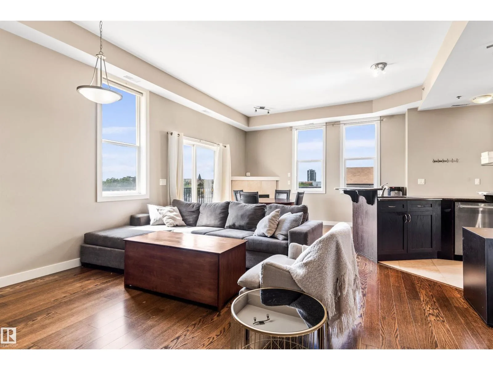 Apartment for rent: #403 8223 99 St Nw, Edmonton, Alberta T6E 3T1