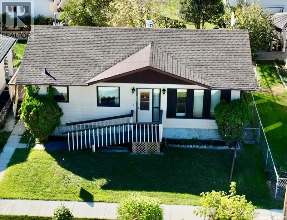 House for rent: 403 Churchill Street, Hudson Bay, Saskatchewan S0E 0Y0