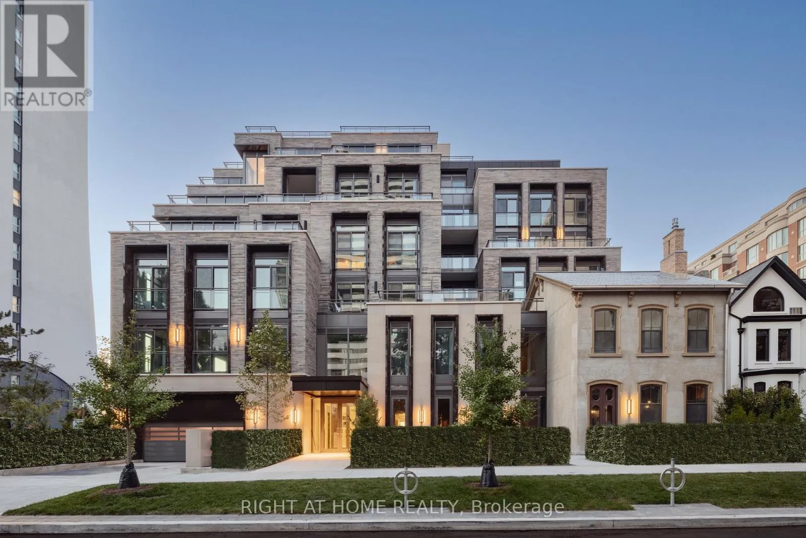 Apartment for rent: 404 - 10 Prince Arthur Avenue, Toronto, Ontario M5R 1A9