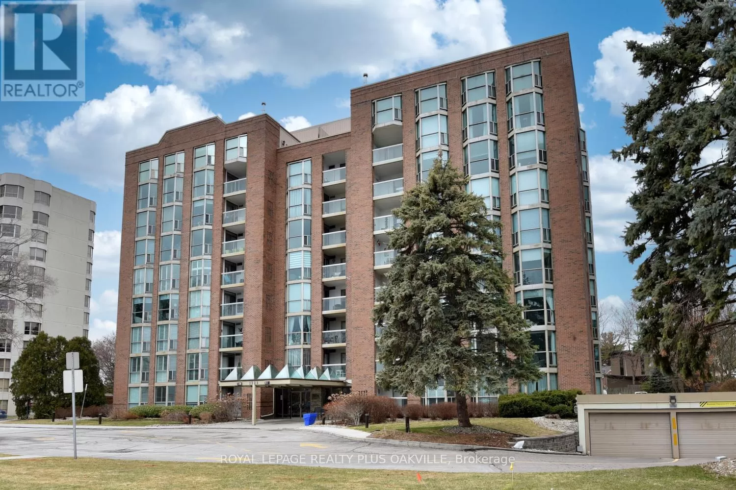Apartment for rent: 404 - 1225 North Shore Boulevard E, Burlington, Ontario L7S 1Z6