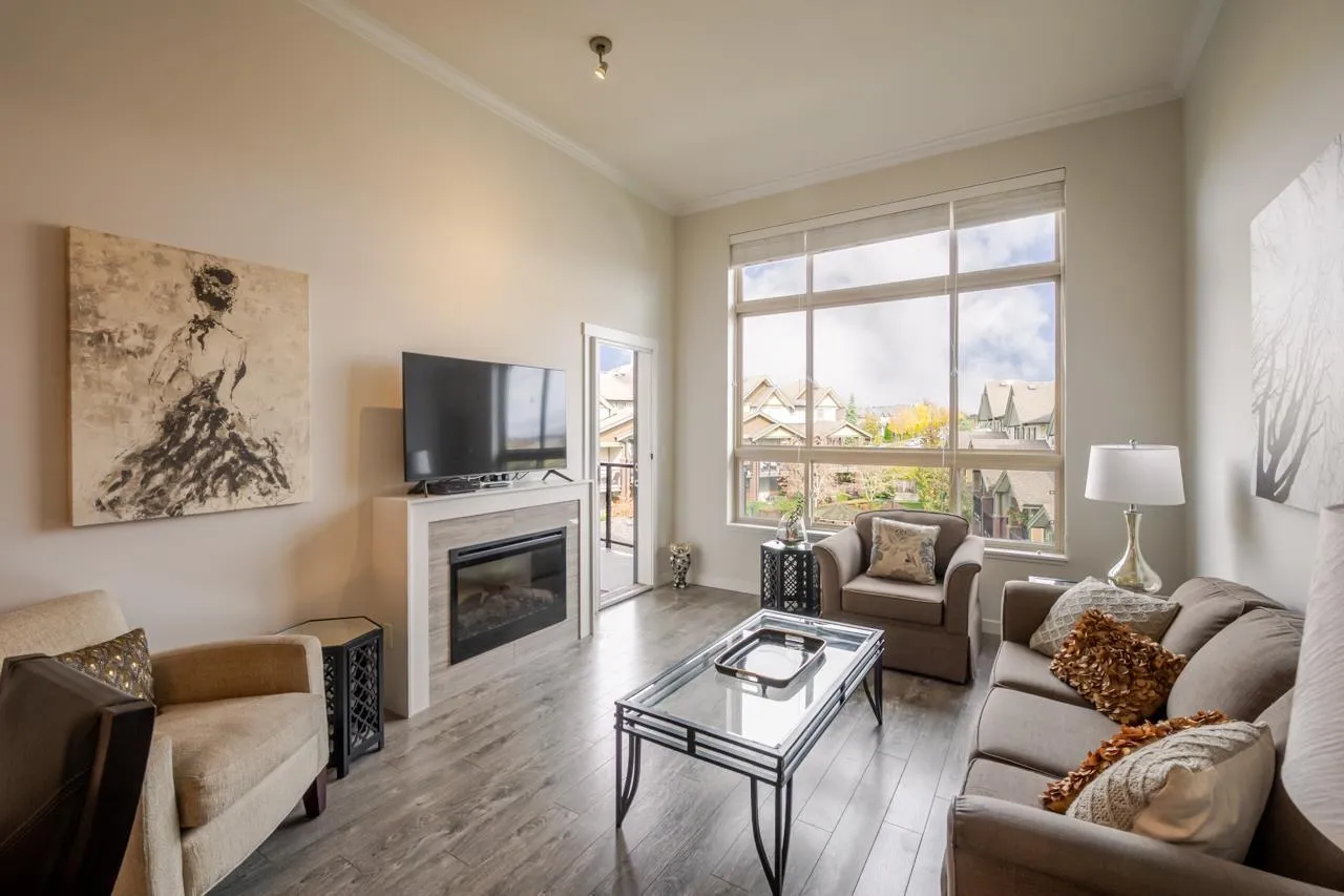 Apartment for rent: 404 19201 66a Avenue, Surrey, British Columbia V4N 6N7