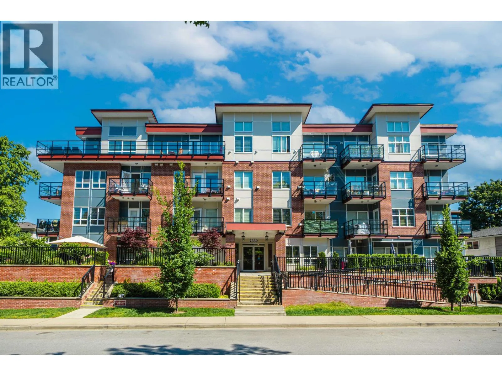 Apartment for rent: 404 2389 Hawthorne Avenue, Port Coquitlam, British Columbia V3C 0T2