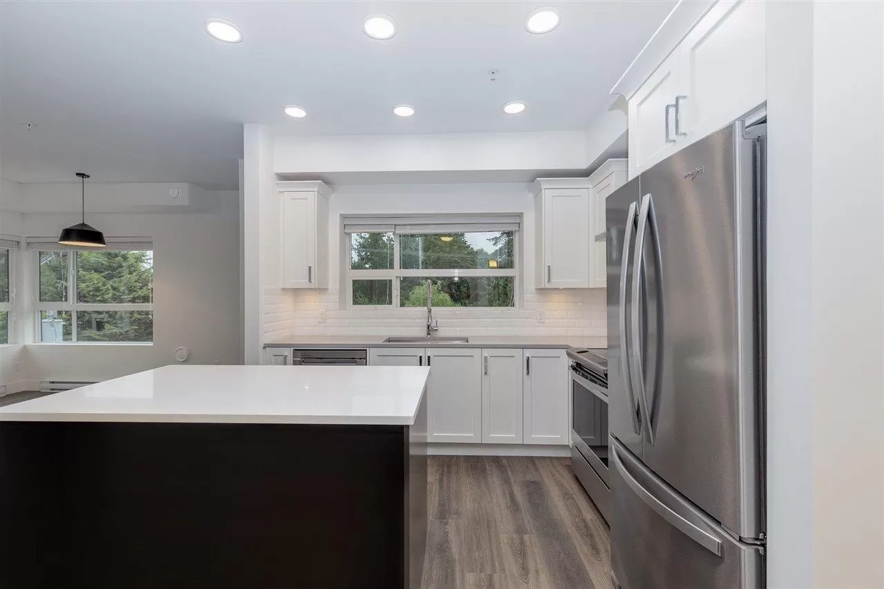 Apartment for rent: 404 33568 George Ferguson Way, Abbotsford, British Columbia V2S 2L8