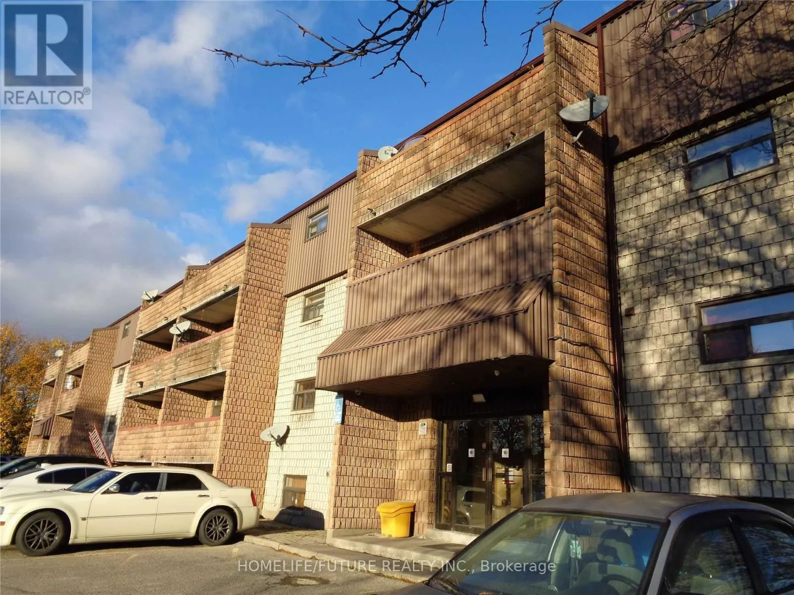 Other for rent: 404 - 560 Bloor Street E, Oshawa, Ontario L1H 3N2
