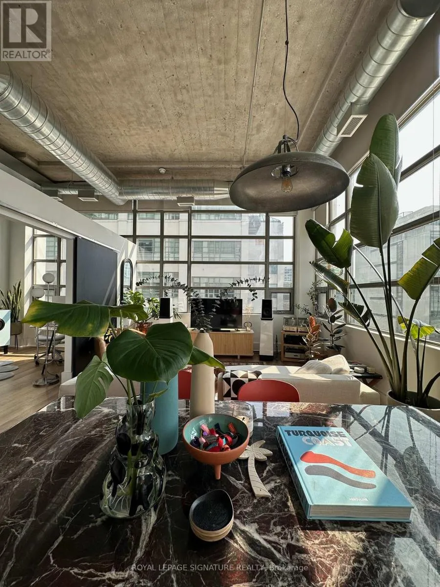 Apartment for rent: 404 - 637 Lake Shore Boulevard W, Toronto, Ontario M5V 3J6