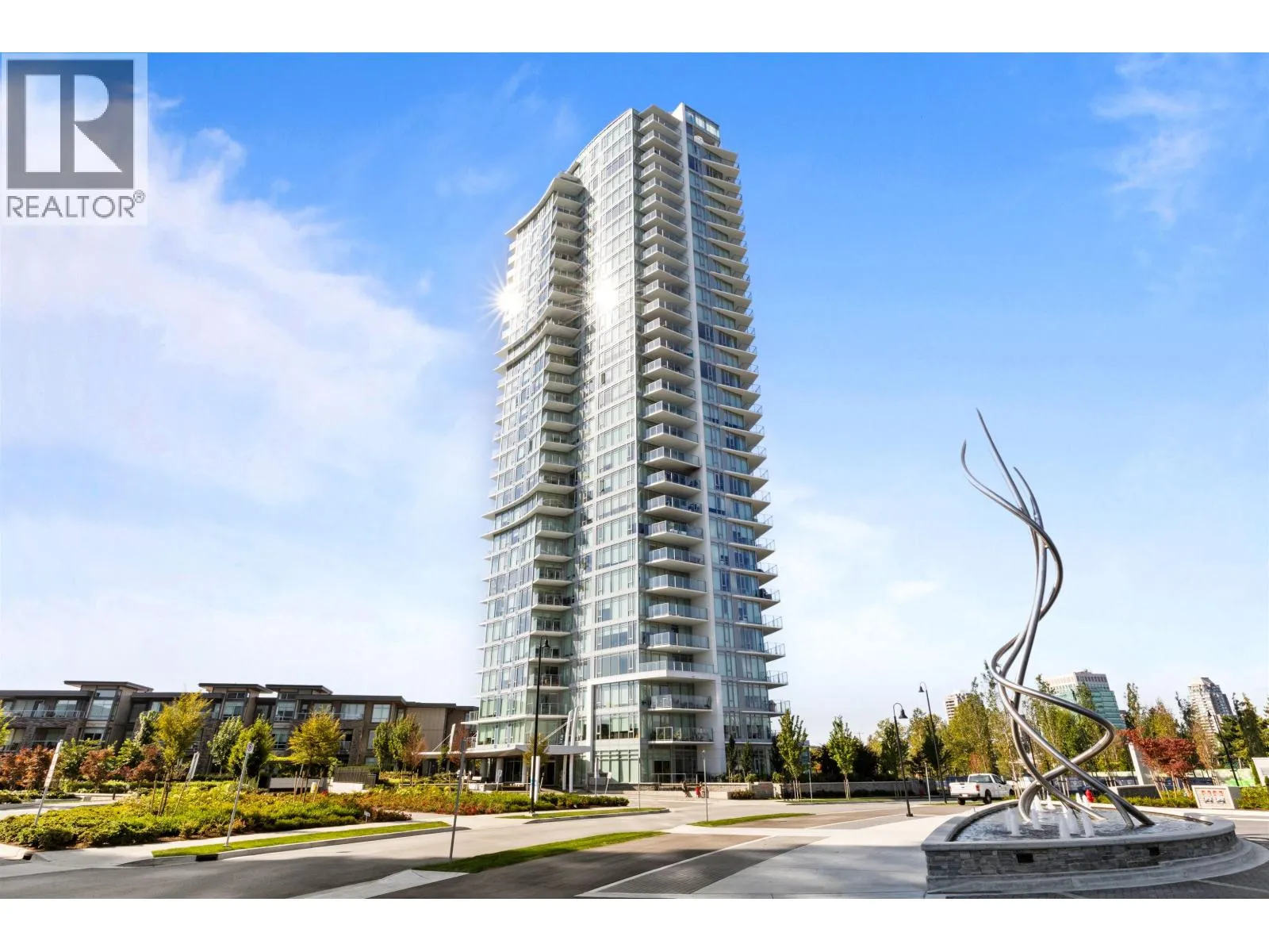 Apartment for rent: 404 7683 Park Crescent, Burnaby, British Columbia V3N 0J4