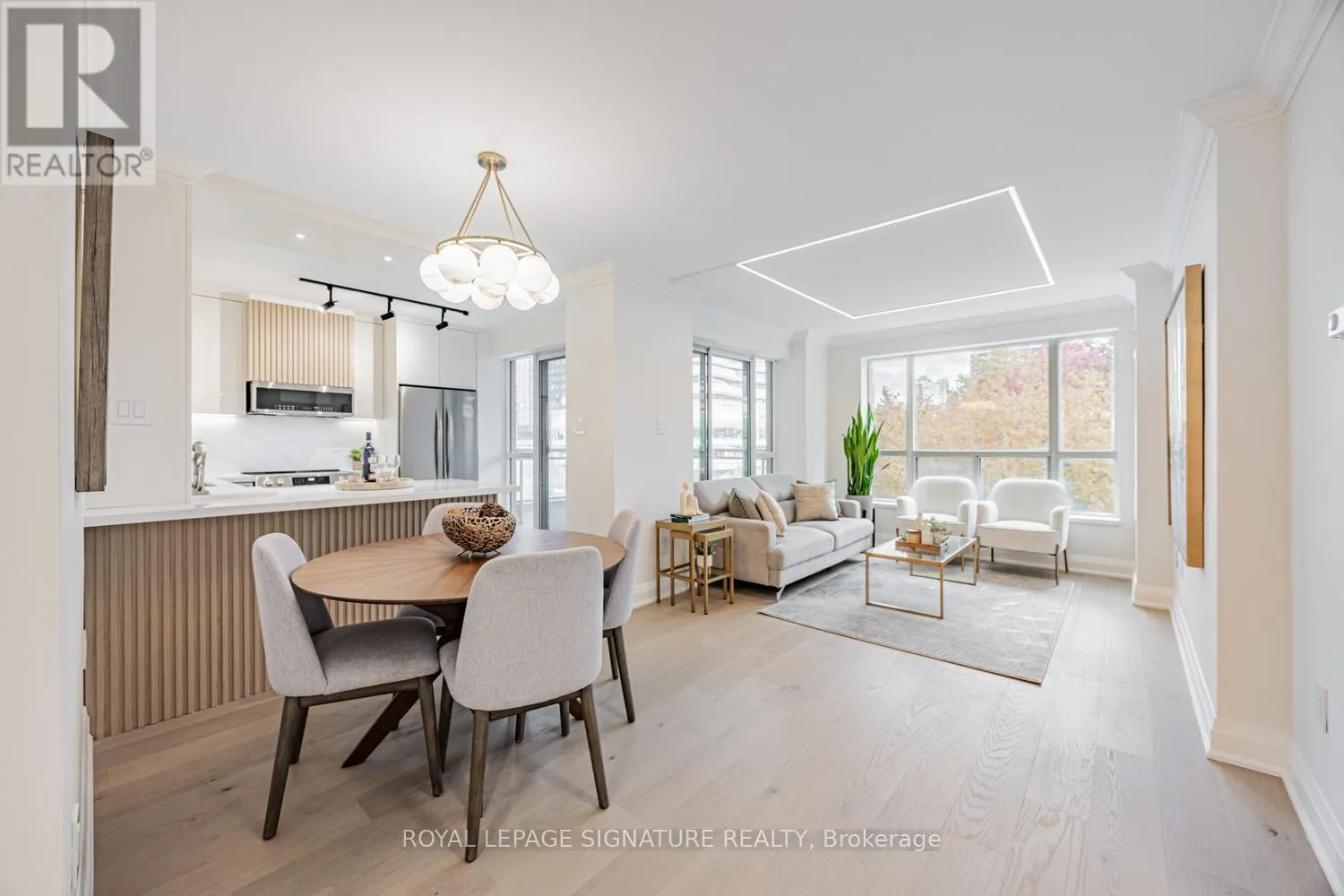 Apartment for rent: 404 - 889 Bay Street, Toronto, Ontario M5S 3K5