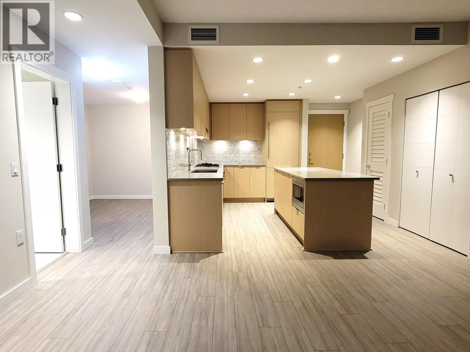 Apartment for rent: 404 9233 Odlin Road, Richmond, British Columbia V6X 0V4