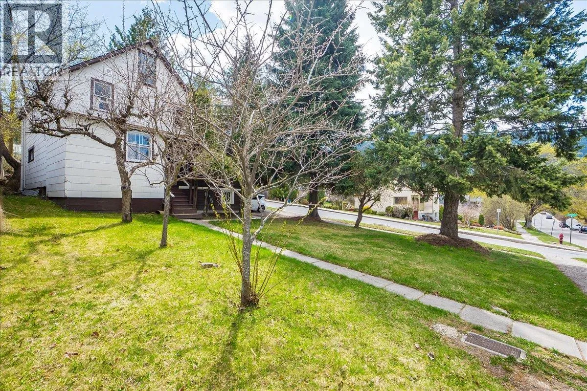 House for rent: 404 Houston Street, Nelson, British Columbia V1L 5H5