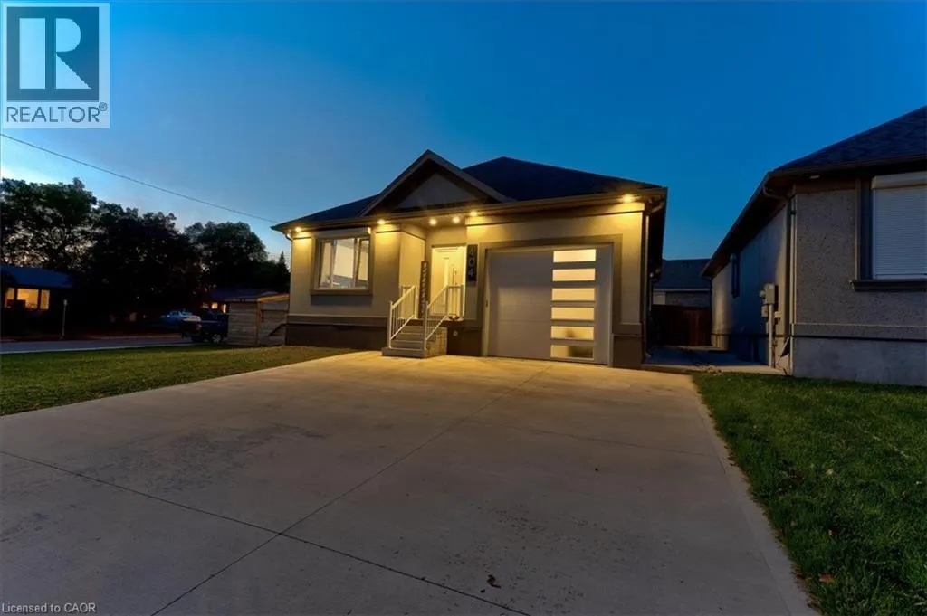 House for rent: 404 Montrose Street N, Cambridge, Ontario N3H 2P3