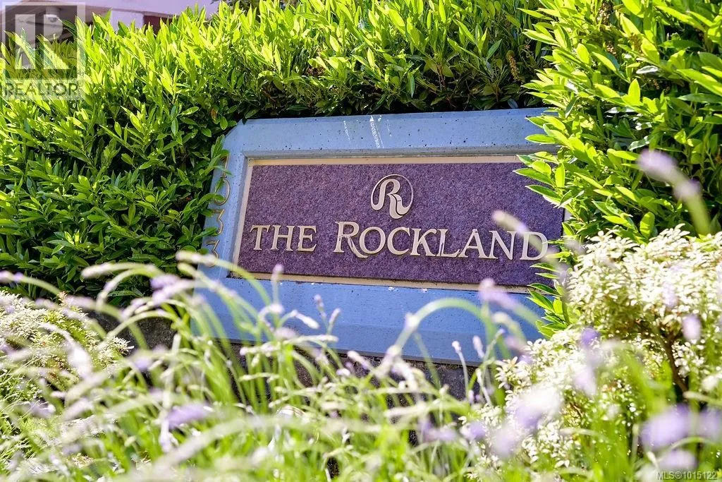 Apartment for rent: 405 1033 Belmont Ave, Victoria, British Columbia V8S 3T4