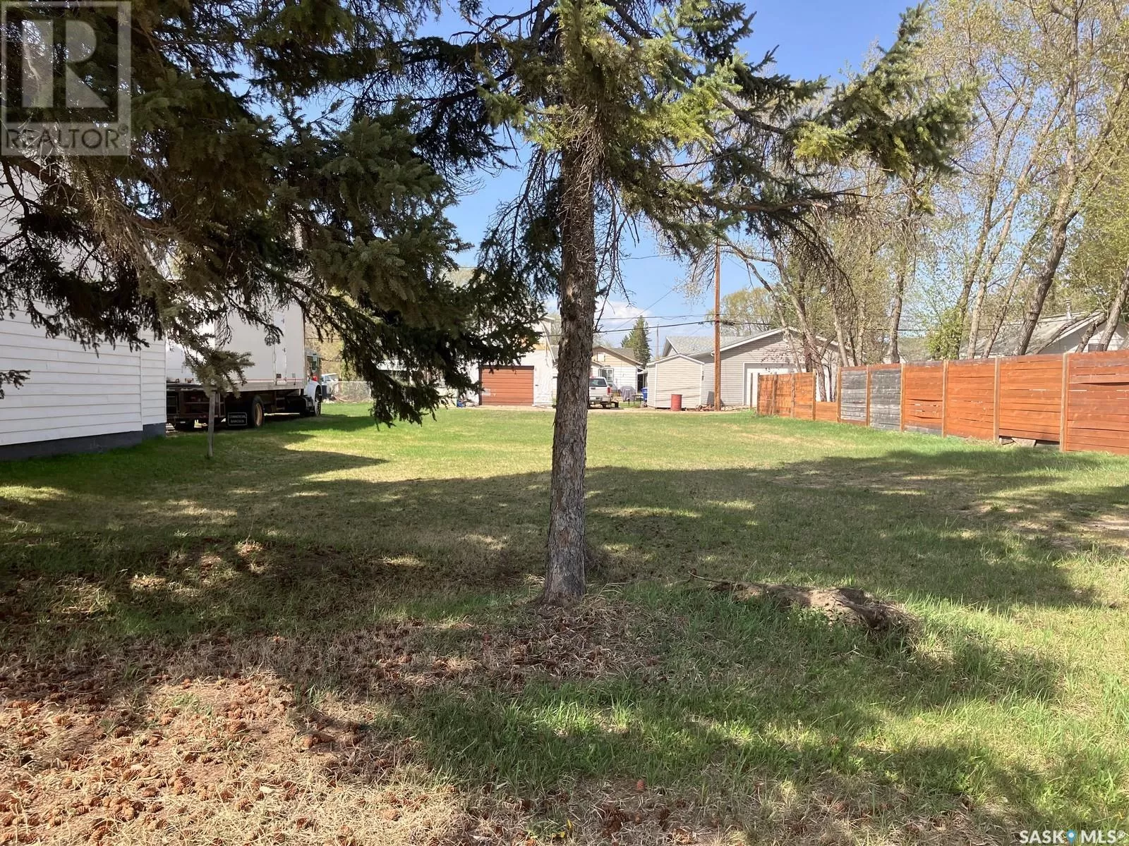 Unknown for rent: 405 10th Avenue W, Nipawin, Saskatchewan S0E 1E0