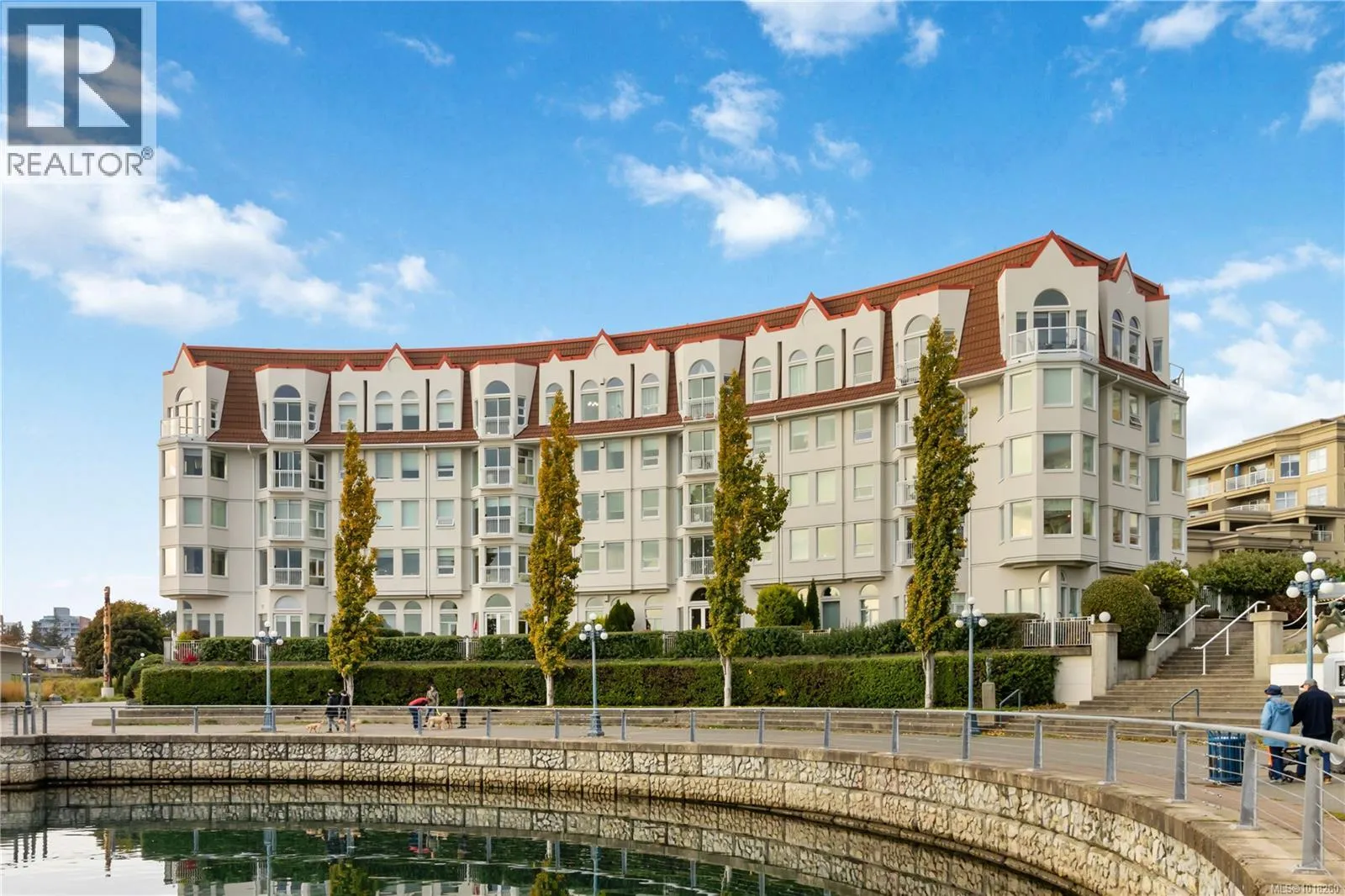 Apartment for rent: 405 11 Cooperage Pl, Victoria, British Columbia V9A 7J9